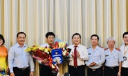 UBND TP HCM trao nhiều quyết định nhân sự