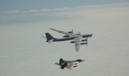 Mỹ điều động tiêm kích F-22 chặn “quái vật ném bom” của Nga gần Alaska