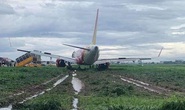 Máy bay trượt khỏi đường băng ở Tân Sơn Nhất khi hạ cánh do mưa gió lớn
