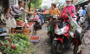 Chen chân mua đồ cúng Tết Đoan Ngọ