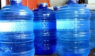 Bỏ thuốc độc vào bình nước uống để đầu độc gia đình người yêu