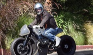 Brad Pitt “ngầu” với mô-tô, bí mật rời nhà vợ cũ Angelina Jolie