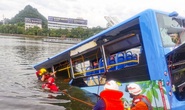 Trung Quốc: Nhà bị giải toả, tài xế lao xe buýt xuống hồ, làm 16 người chết
