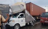 TP HCM: Xe container mất thắng tông liên tiếp 5 xe tải, giao thông ùn tắc