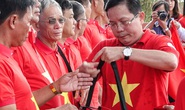 Một triệu lá cờ Tổ quốc cùng ngư dân bám biển: Tiếp sức ngư dân vươn khơi, bám biển
