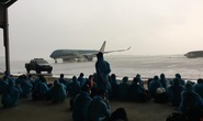 Cấp cứu 2 hành khách khó thở trên chuyến bay đón 129 bệnh nhân Covid-19 từ Guinea Xích đạo