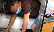 Phát hiện 3 người trốn dưới hầm xe khách để tránh kiểm tra y tế và cách ly tập trung