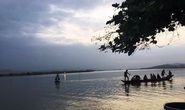 Quảng Bình: 5 học sinh ra sông Gianh tắm, 1 em bị đuối nước thương tâm