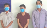 Bắt 2 gã đàn ông chạy xe ôm đưa người vượt biên trong đêm