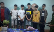 Hai nhóm thiếu niên hẹn nhau ra cổng trường hỗn chiến