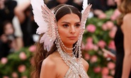 Siêu mẫu Emily Ratajkowski tố bị nhiếp ảnh gia sàm sỡ