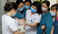 Bé sơ sinh là thai nhi 31 tuần tuổi bị phá bỏ xuất viện, về tổ ấm mới