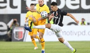 Plovdiv tặng quà thẻ đỏ và phạt đền, Tottenham thoát hiểm Europa League
