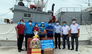 Thăm hỏi, tặng quà bộ đội Trường Sa