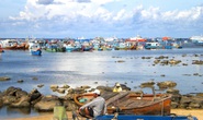 Phú Quý xa mà gần