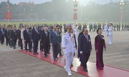 Các đại biểu dự Đại hội XIII vào Lăng viếng Chủ tịch Hồ Chí Minh
