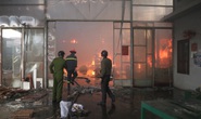 Gặp hỏa hoạn, xưởng gỗ 1.300 m2 nằm sâu trong khu dân cư gần như cháy rụi
