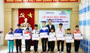 Học sinh nghèo Quảng Nam nhận học bổng 1 tỉ đồng