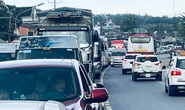 Du khách nghỉ Tết Dương lịch từ Đà Lạt đổ về, kẹt xe kinh hoàng ở đèo Bảo Lộc