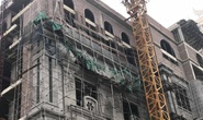 Giàn giáo trung tâm thương mại cao tầng bất ngờ đổ sập, nhiều công nhân gặp nạn