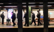 Cảnh sát New York đông nghịt ga tàu điện ngầm trước thềm Valentine