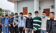 33 người đến từ nhiều tỉnh thành đánh bạc bằng đá gà trong trang trại bỏ hoang