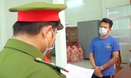 CLIP: Bắt tạm giam đối tượng đánh công an khi bị phát hiện đánh bạc