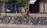 Hôn nhau trong công viên lúc giãn cách xã hội, đôi nam nữ ở Hải Dương bị phạt 4 triệu đồng