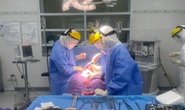 Mổ cấp cứu bắt con cho sản phụ mắc Covid-19 mang thai lần 3