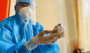 Đà Nẵng, Khánh Hòa tiêm vắc-xin Covid-19 cho nhân viên y tế
