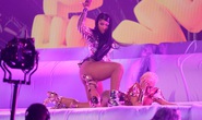 Nữ rapper Cardi B khẩu chiến kịch liệt vì bị chê trình diễn phản cảm