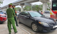 Tài xế xe Camry say xỉn đỗ xe giữa đường, xưng là quân nhân rồi xô xát với CSGT