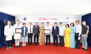 Bộ Y tế tặng bằng khen ê-kíp phẫu thuật tìm lại dung mạo cho chàng trai mặt quỷ