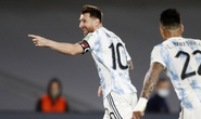 Messi lập kỷ lục Nam Mỹ, Argentina bám sát kình địch Brazil