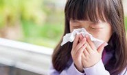 Bé 5 tuổi mắc Covid-19, CT chỉ 20, theo dõi tại nhà có sao không?