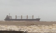 Tàu hàng có 8 người Trung Quốc mắc cạn trên vùng biển Quảng Trị
