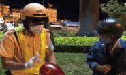 VIDEO: Bị lập biên bản, người đàn ông “trách” CSGT không chịu tìm hiểu “lý do ăn nhậu”!