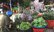 Răng đen, môi đỏ của bà