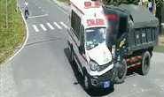 CLIP: Xe tải va chạm xe cấp cứu chở bệnh nhân Covid-19, 4 người bị thương