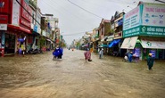 Nhiều nơi ở Bình Định tiếp tục chìm trong biển nước, một người chết vì lũ