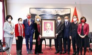 Chủ tịch nước Nguyễn Xuân Phúc tặng chân dung Bác Hồ cho Lãnh sự danh dự Việt Nam ở Torino