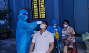 Điều trị tại bệnh viện về, test nhanh hai vợ chồng dương tính SARS-CoV-2