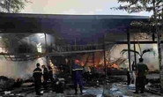 Một nhà xưởng bốc cháy dữ dội ở Củ Chi - TP HCM