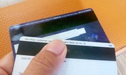 Các ngân hàng đang chuyển đổi thẻ ATM từ sang chip ra sao?