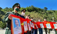 Báo Người Lao Động trao 1.000 lá cờ Tổ quốc nơi miền viễn biên Hà Tĩnh