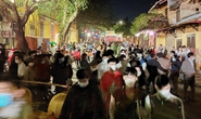 Hàng ngàn du khách đổ về Hội An dự đêm hội đèn lồng