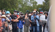 Xét xử vụ án liên quan “Tịnh thất Bồng Lai”: Nhiều YouTuber tập trung trước cổng tòa án