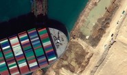Tàu container mắc kẹt trên kênh đào Suez nhích nhẹ
