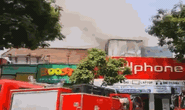 CLIP: Cháy gần trường học ở trung tâm TP HCM