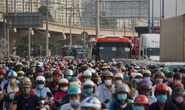 Xe cộ ken đặc 700m trên Xa lộ Hà Nội ngày đầu thu phí
